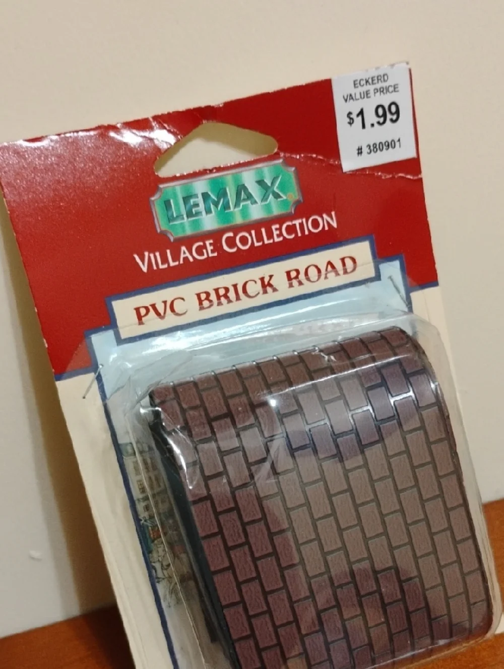 Lemax Village Collection Red Tinsel Garland & Brown PVC Brick Road Set